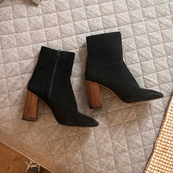 Retro heel faux suede black square toed bootie - Picture 4 of 7